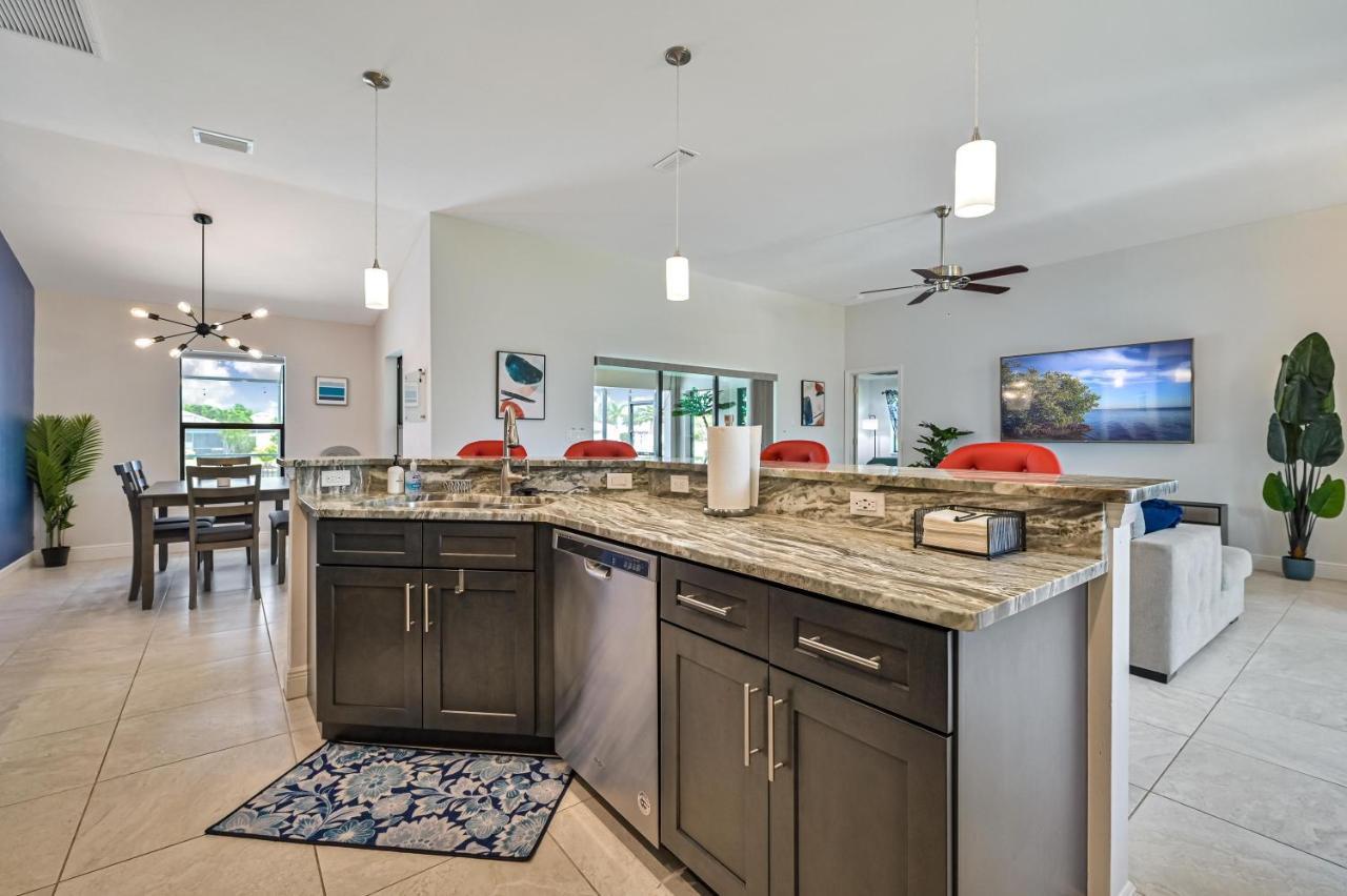 Villa Centrally Located Cape Coral Oasis On Fresh Water Extérieur photo